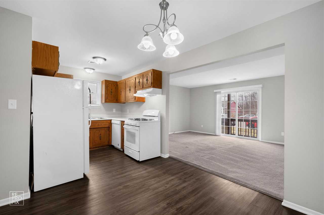 2405 Ashland Circle - Photo 4 of 11