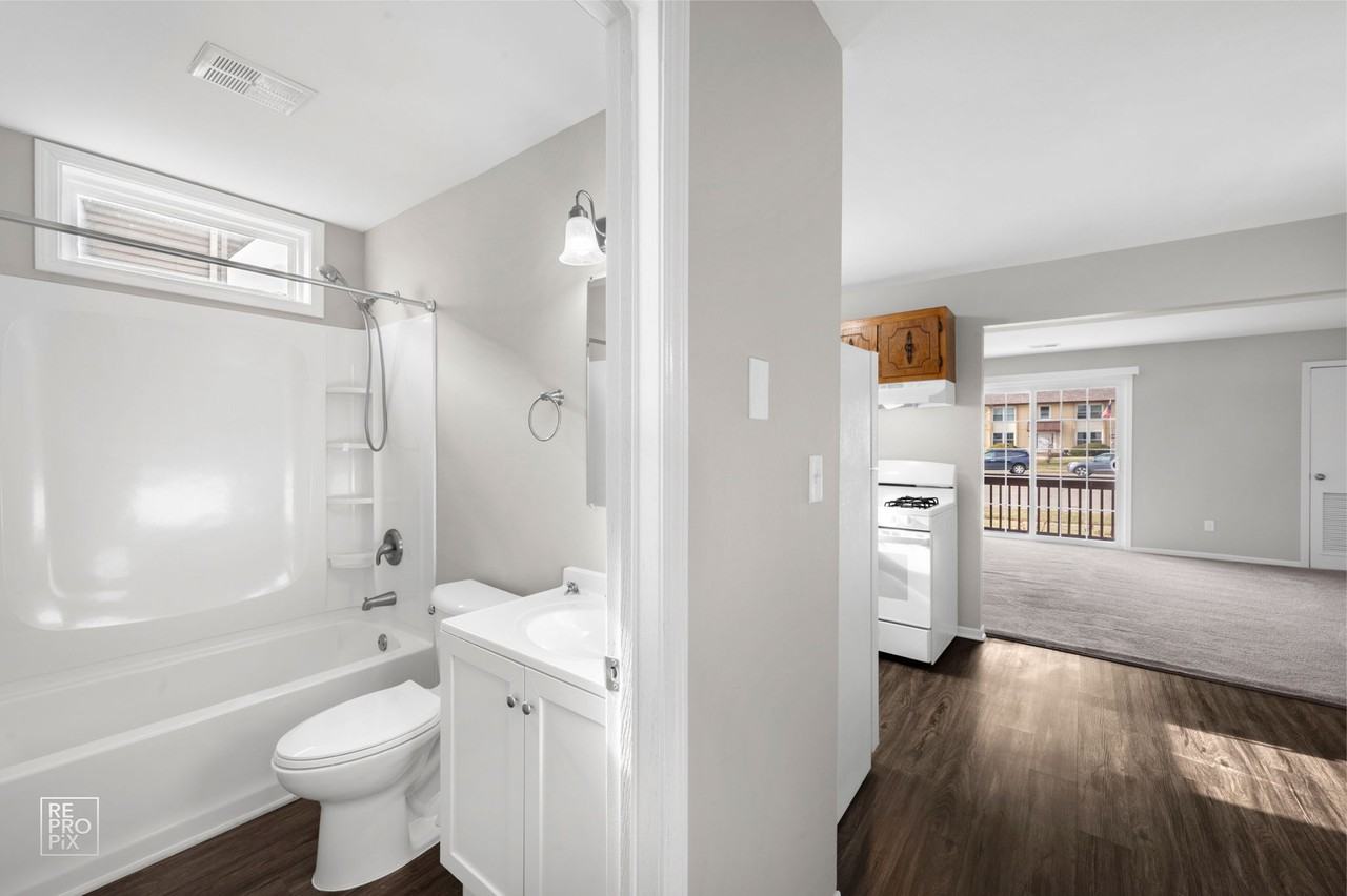 2405 Ashland Circle - Photo 5 of 11