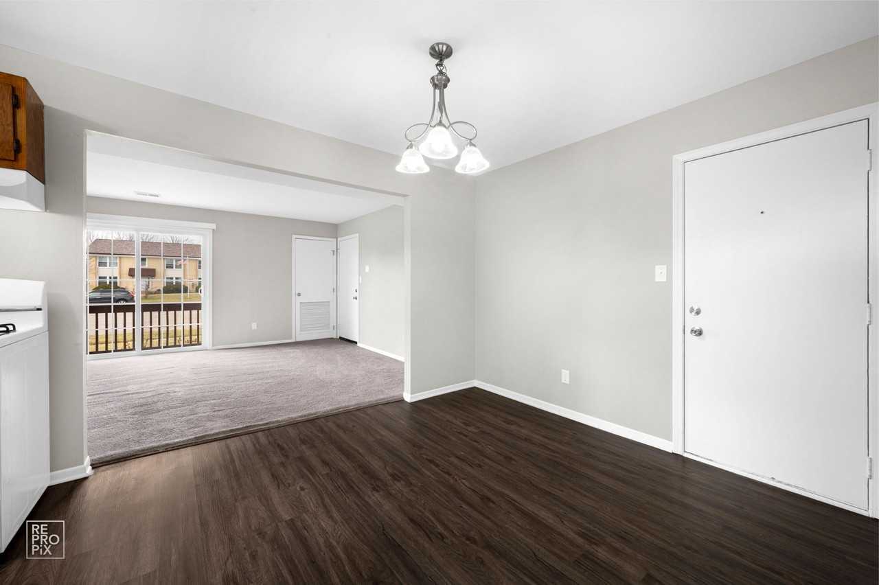 2405 Ashland Circle - Photo 6 of 11