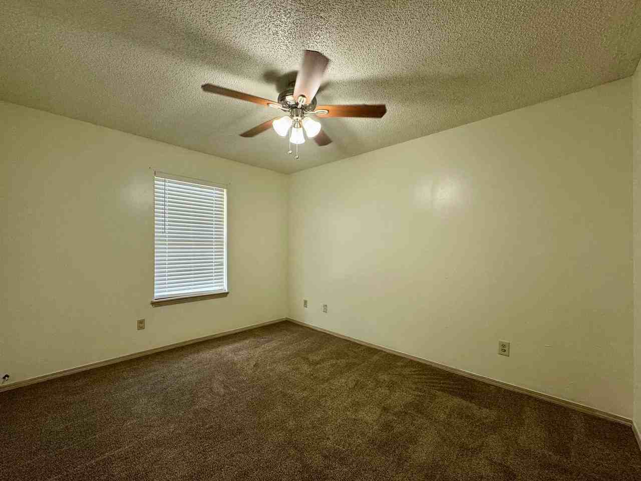 Curia Creek Apartments 1 - Photo 3 of 33