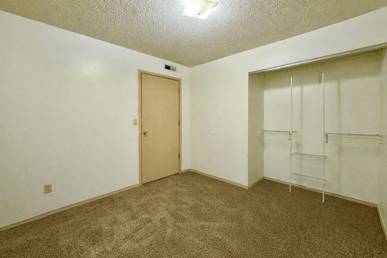 Curia Creek Apartments 1 - Photo 5 of 33