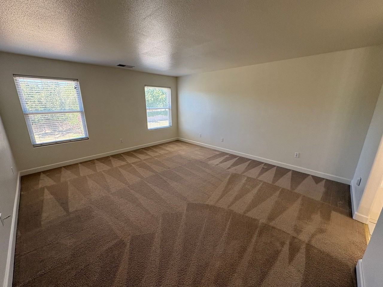 722 W James Ct - Photo 3 of 50
