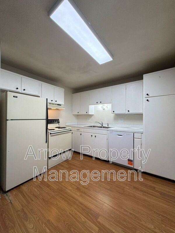 2002 Washington St - Photo 4 of 8