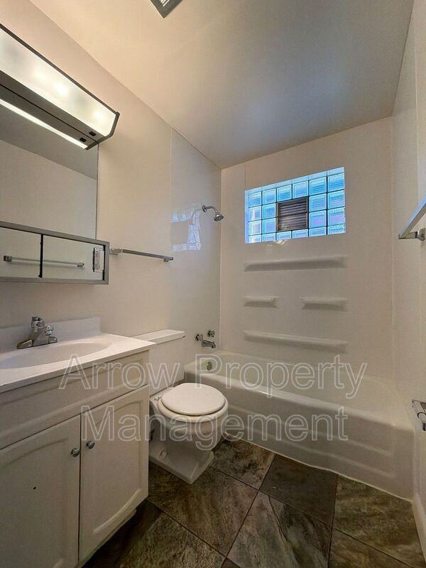 2002 Washington St - Photo 5 of 8