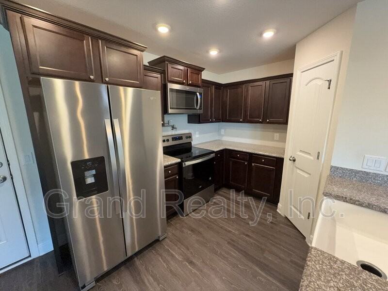 5033 Peach Dr - Photo 5 of 21