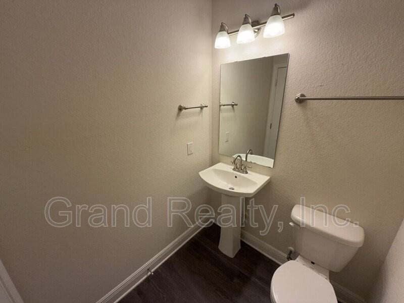 5033 Peach Dr - Photo 7 of 21