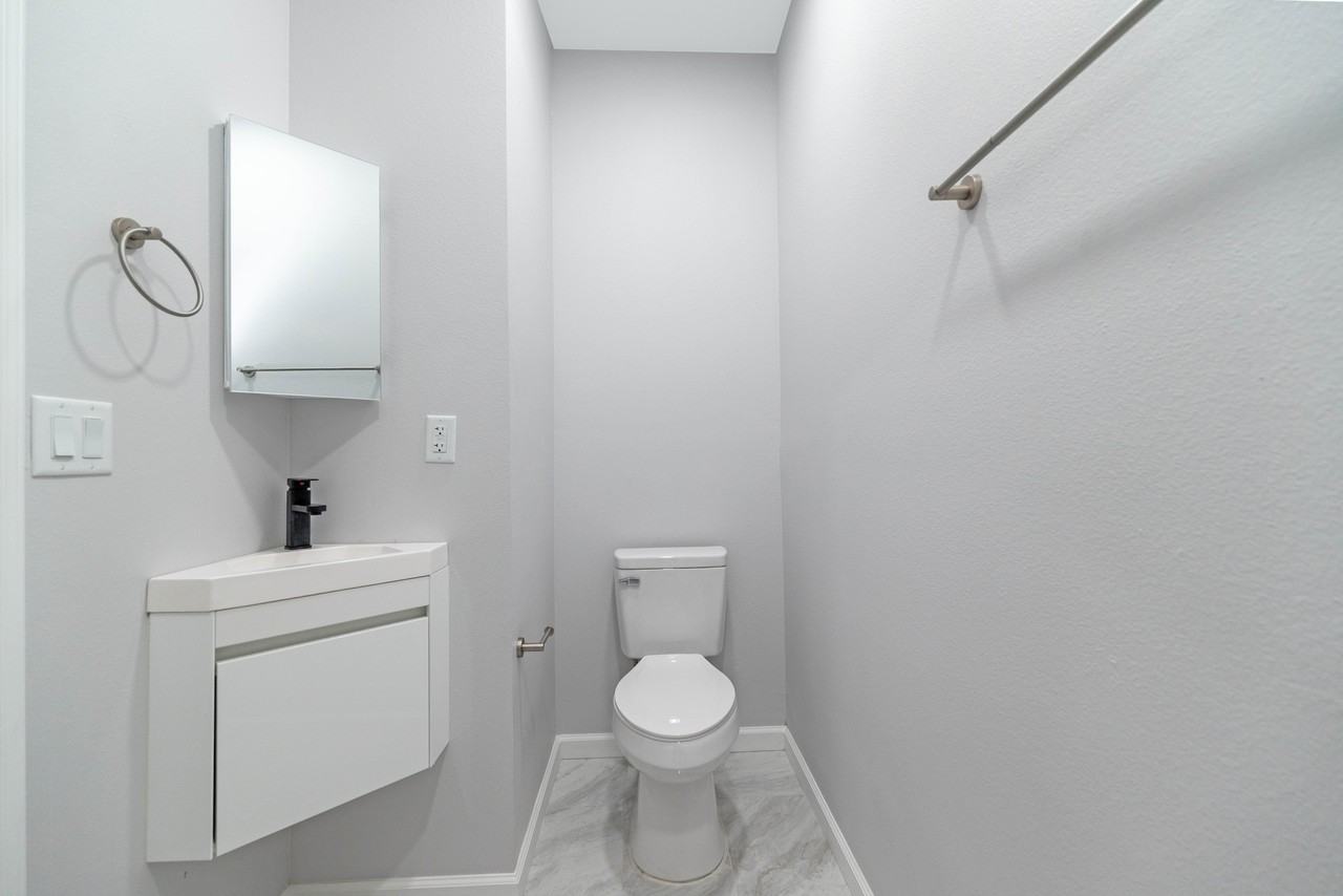 805 Avenue K - Photo 5 of 17