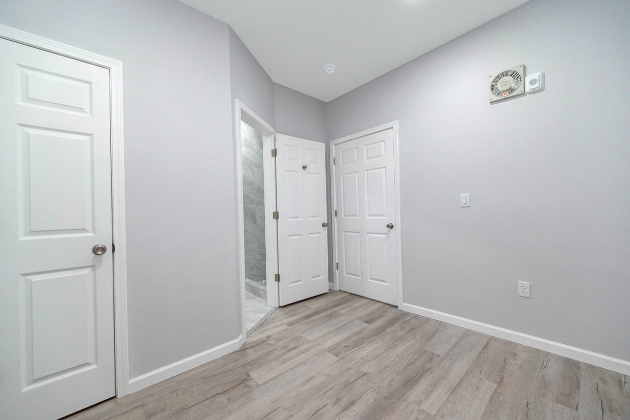 805 Avenue K - Photo 7 of 17