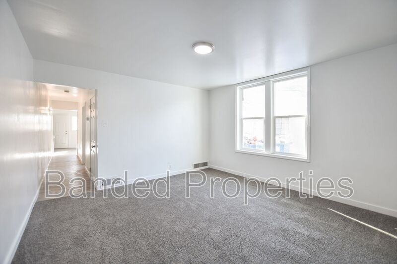 627 23rd St - Photo 3 of 11