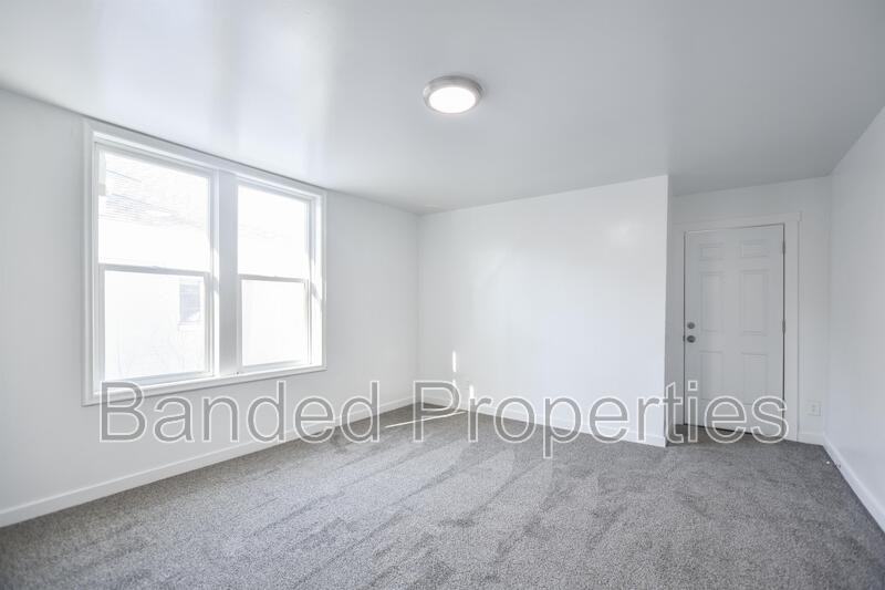 627 23rd St - Photo 4 of 11
