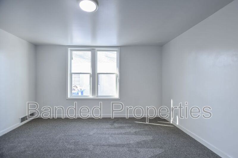 627 23rd St - Photo 5 of 11
