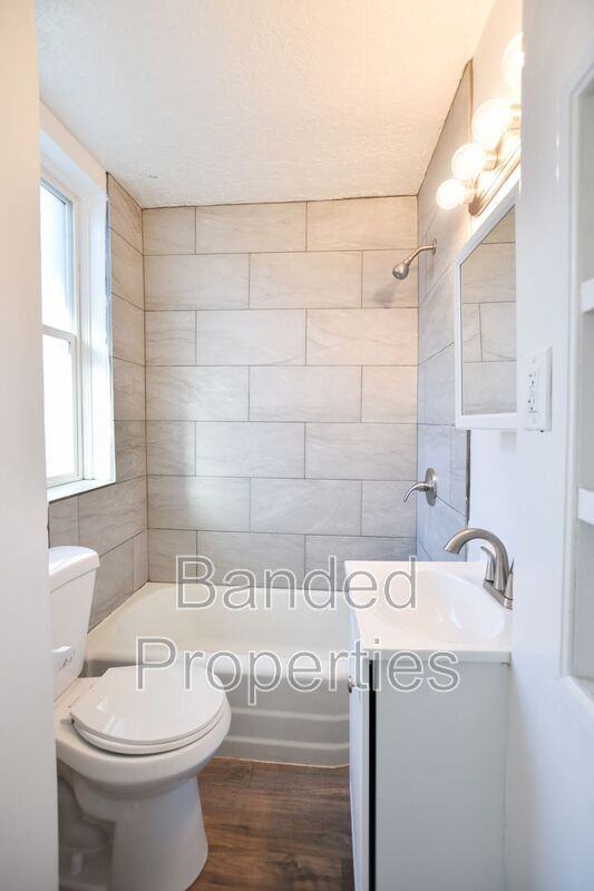 627 23rd St - Photo 6 of 11