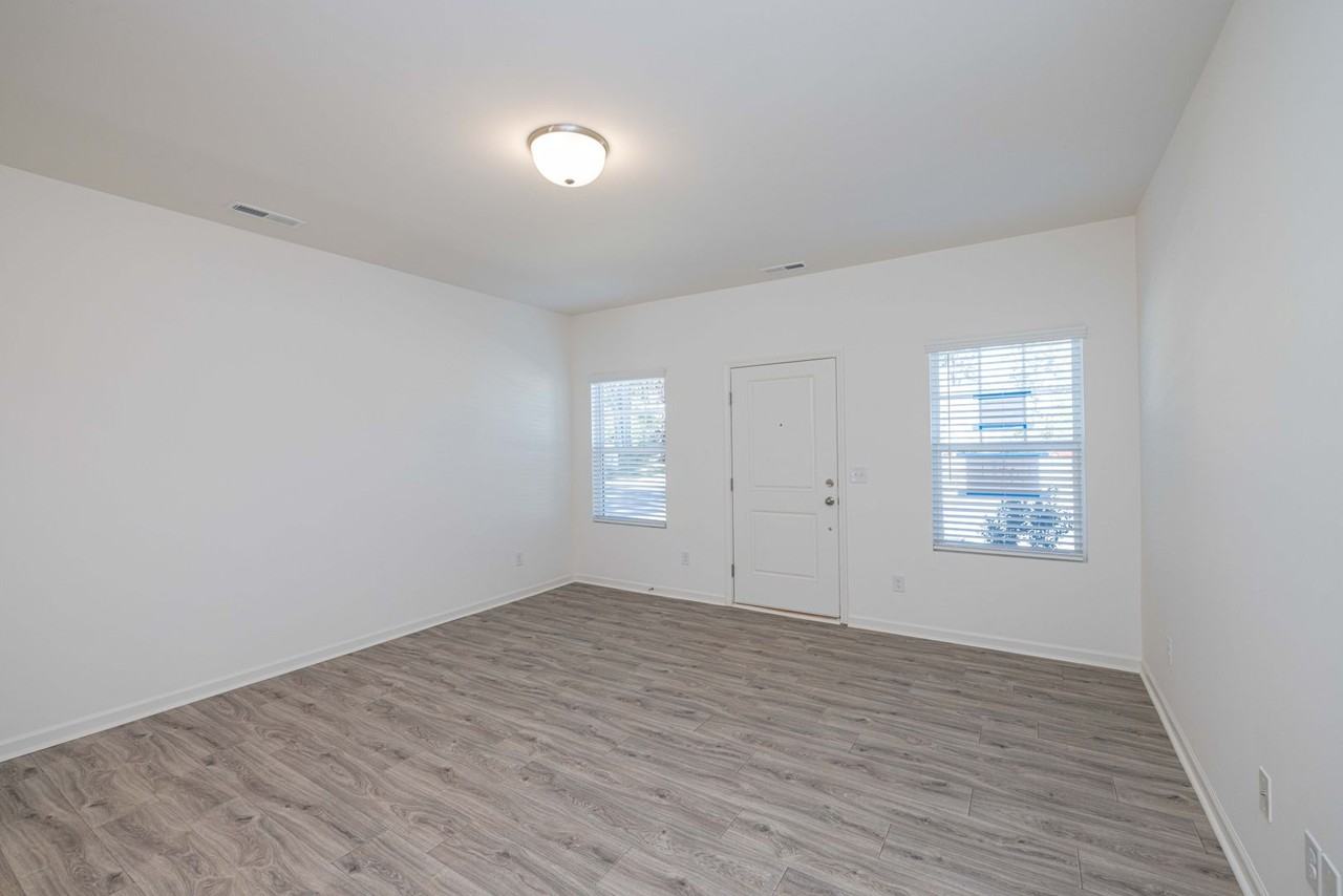 1005 Pine St - Photo 2 of 15
