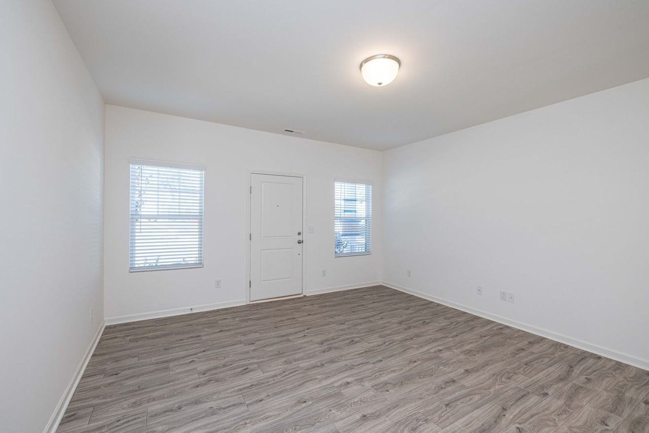 1005 Pine St - Photo 3 of 15