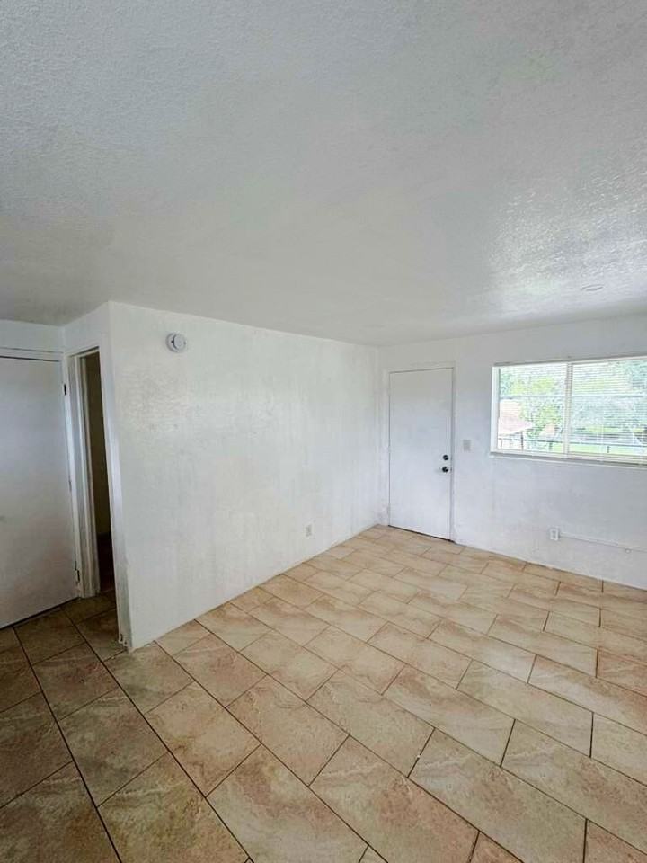 GW OPA LOCKA LLC - Photo 4 of 7