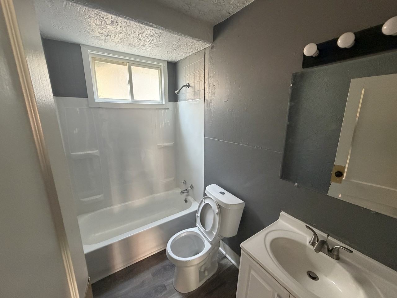 11115 Notre Dame Avenue - Photo 3 of 10