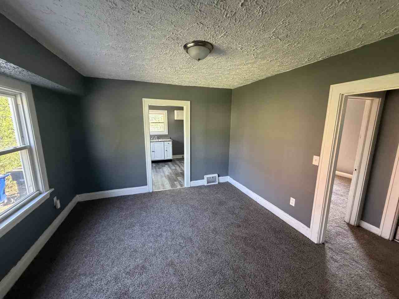 11115 Notre Dame Avenue - Photo 4 of 10