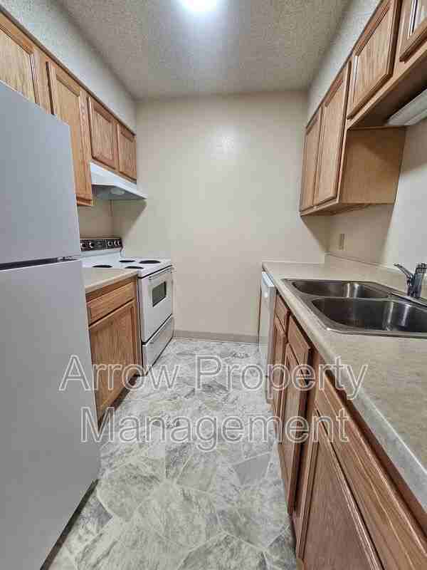 1300 E H St #25 - Photo 4 of 11
