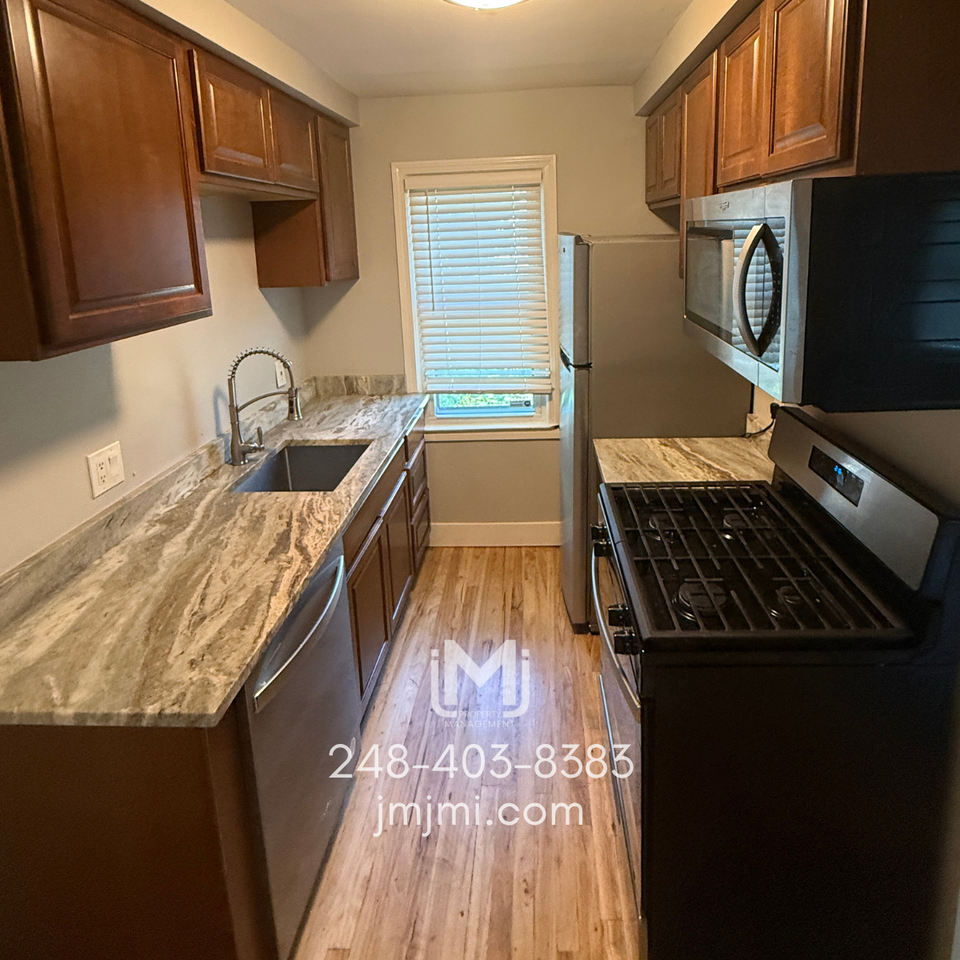 1505 East 4th Street - Photo 5 of 10