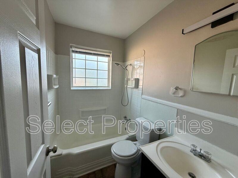 608 W Cherry Ave #12 - Photo 7 of 8