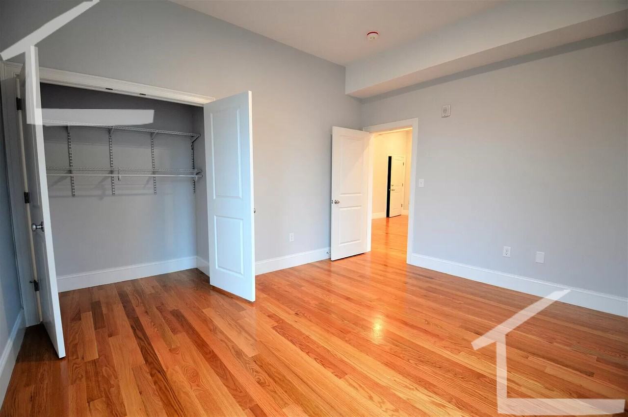 Murdock & Sparhawk St #8 - Photo 2 of 7