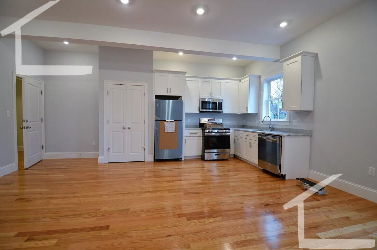 Murdock & Sparhawk St #8 - Photo 3 of 7