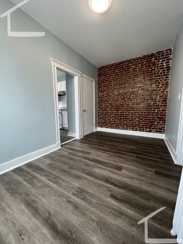 Hooker St #3 - Photo 5 of 10