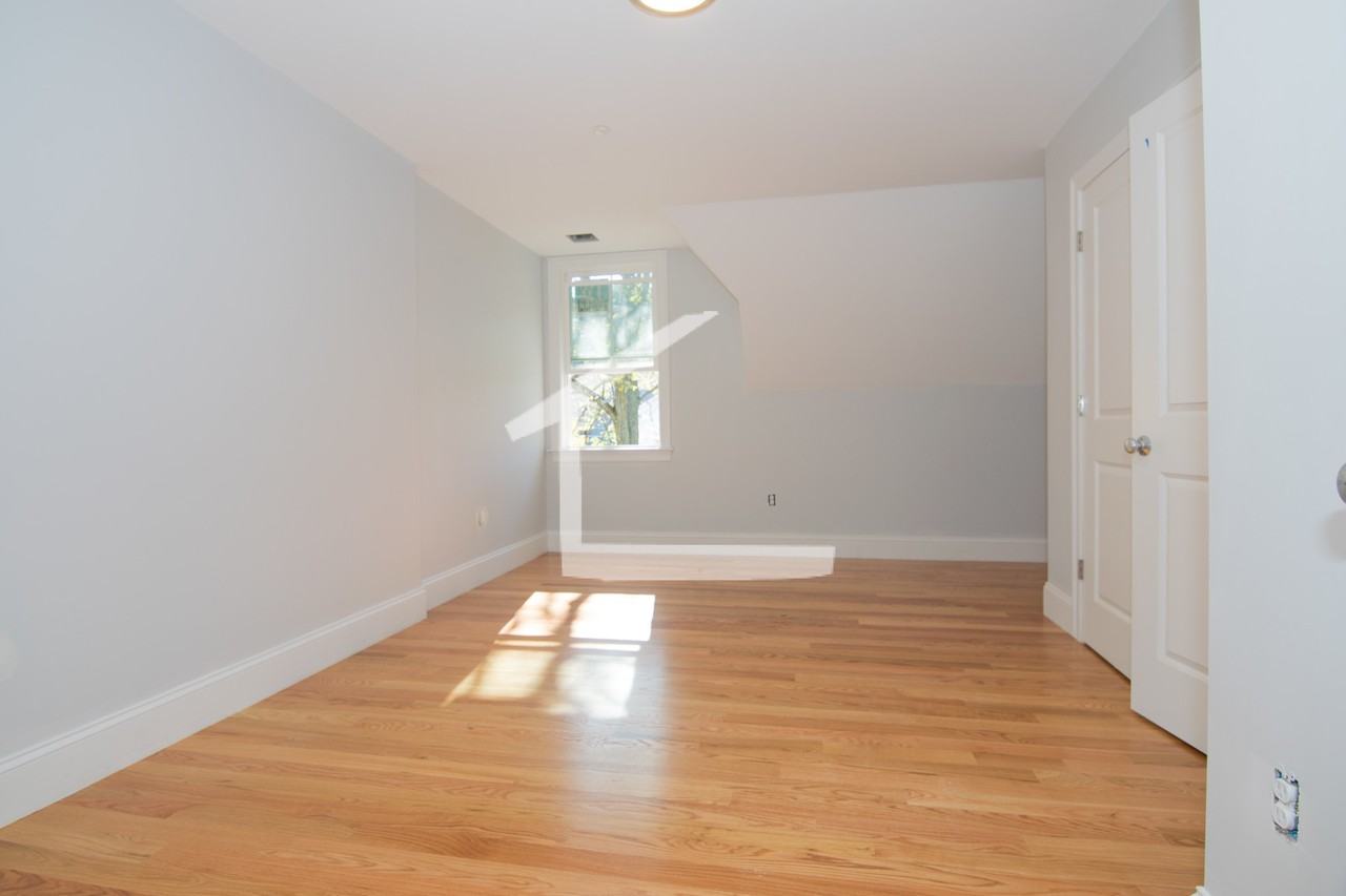 Murdock & Sparhawk St #10 - Photo 2 of 23