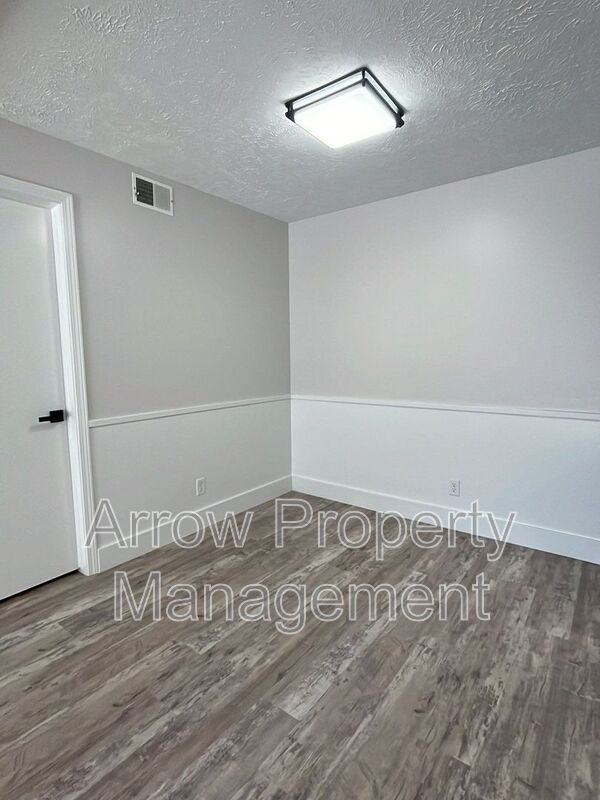 3341 Holdrege St #7 - Photo 3 of 9