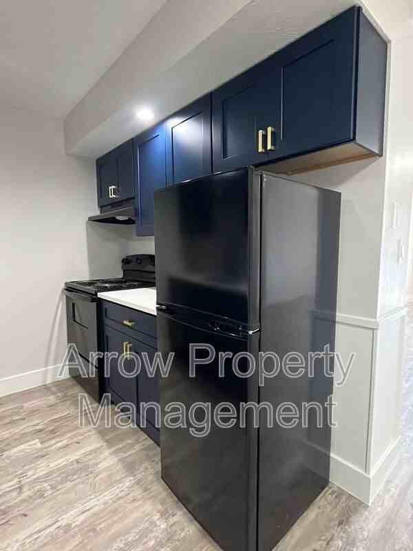 3341 Holdrege St #7 - Photo 6 of 9