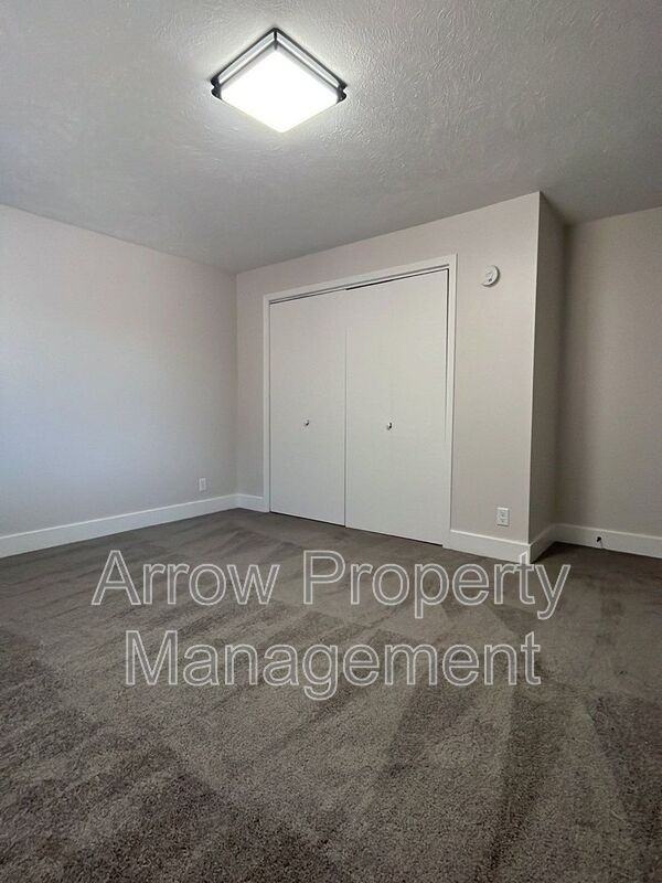 3341 Holdrege St #7 - Photo 7 of 9