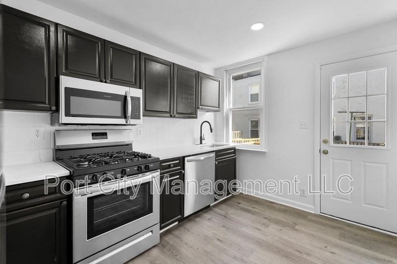 2925 Fait Ave - Photo 4 of 10