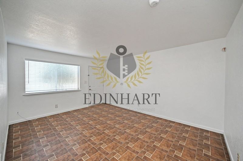 2303 S Poppy Ave - Photo 4 of 27