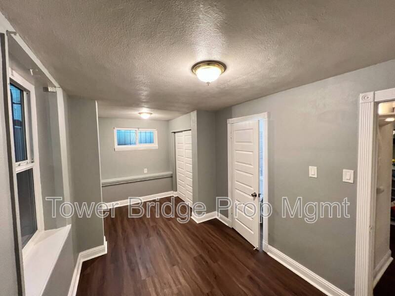 716 14th St #B - Photo 5 of 18