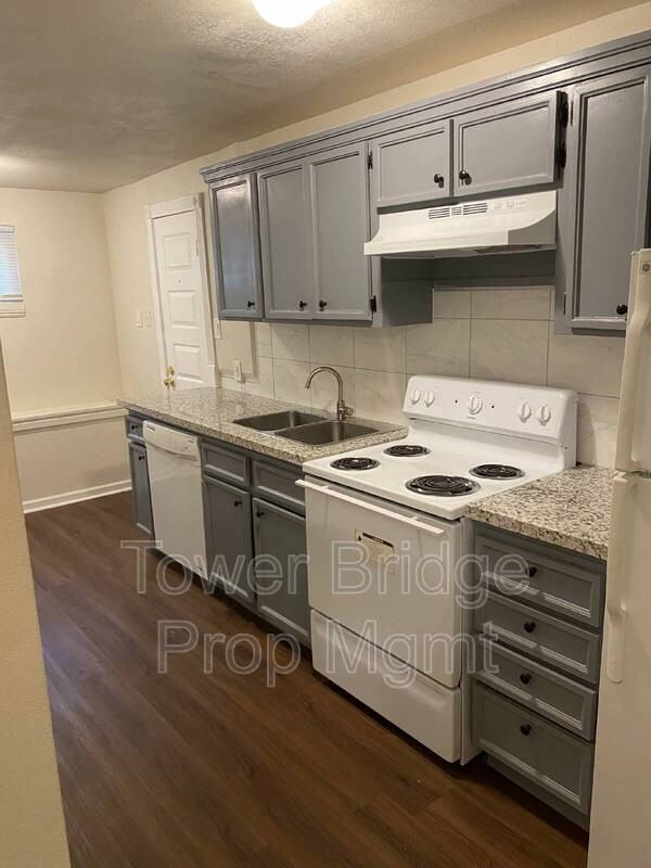 716 14th St #B - Photo 6 of 18