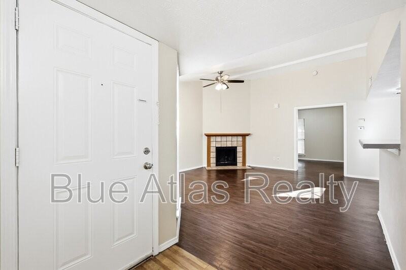 3048 Navarro Ln - Photo 2 of 18