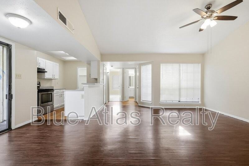3048 Navarro Ln - Photo 3 of 18