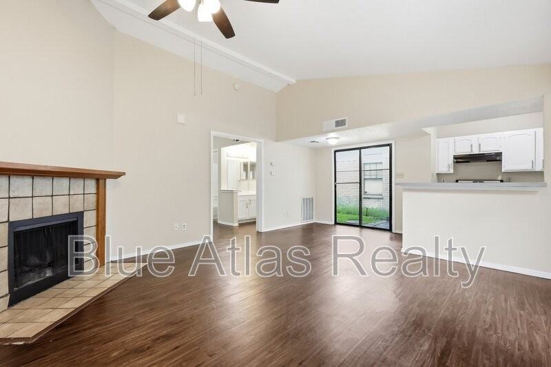 3048 Navarro Ln - Photo 4 of 18