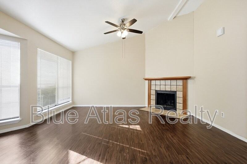 3048 Navarro Ln - Photo 5 of 18
