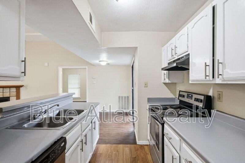 3048 Navarro Ln - Photo 7 of 18