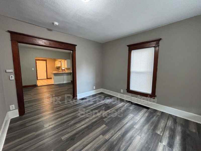 309 Moore St - Photo 4 of 24
