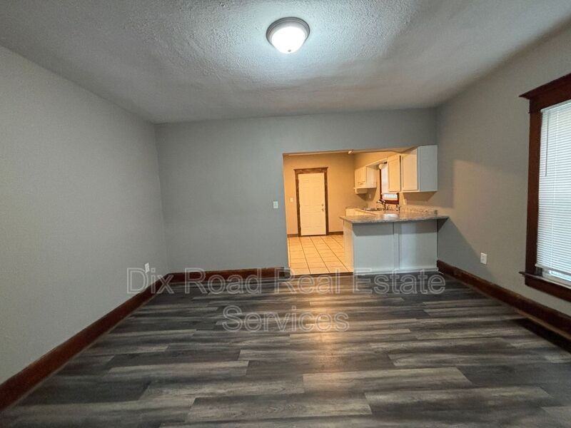 309 Moore St - Photo 7 of 24
