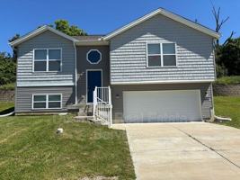 featured image of 1024 Golfview Dr