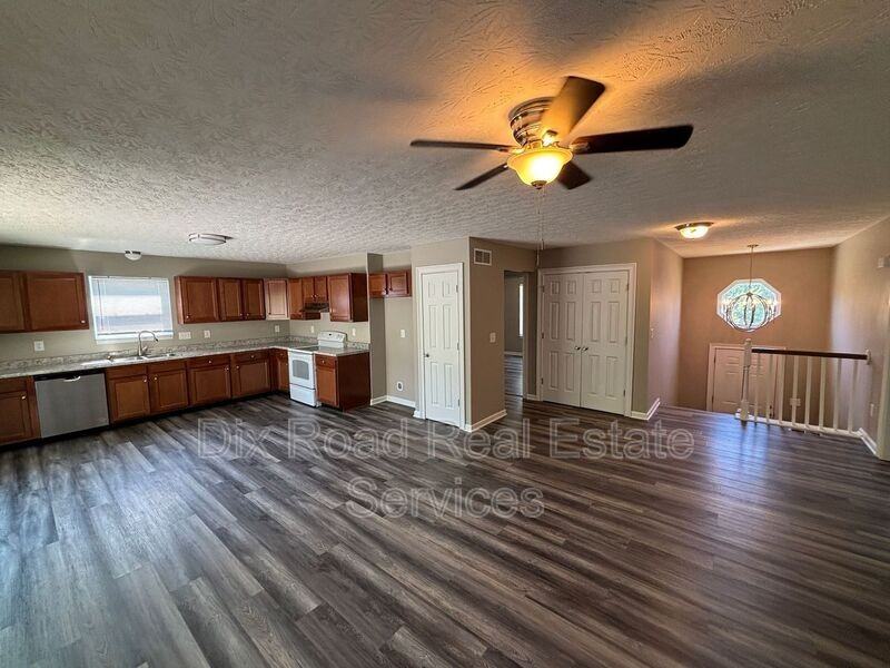 1024 Golfview Dr - Photo 7 of 28