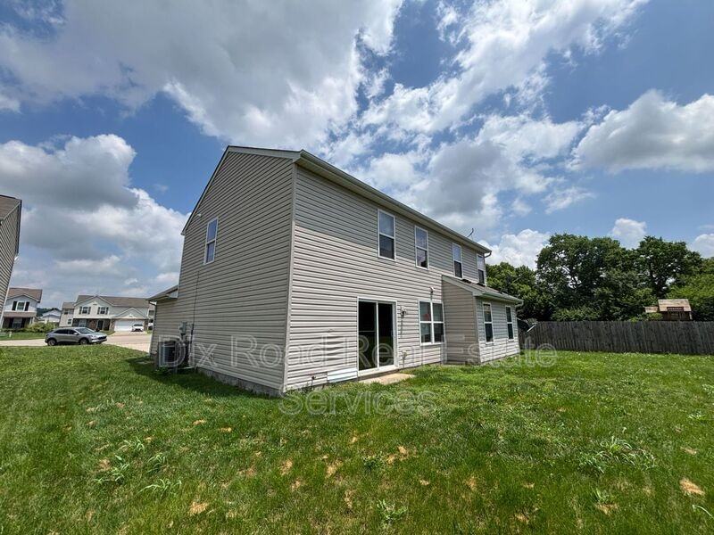 449 Draft Ct - Photo 3 of 35