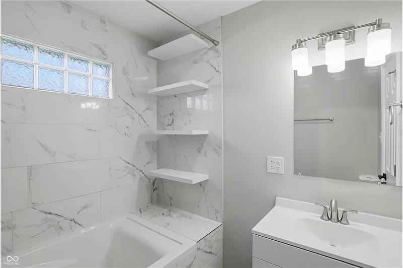 1518 N Chester Ave - Photo 2 of 21