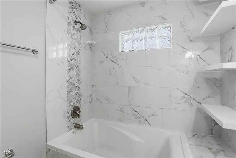 1518 N Chester Ave - Photo 3 of 21