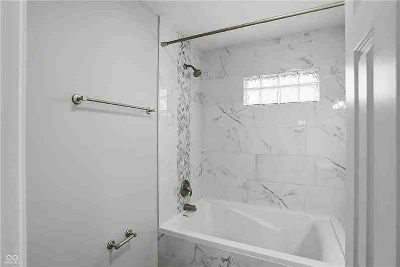 1518 N Chester Ave - Photo 4 of 21