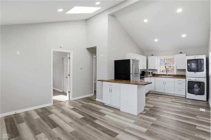 1518 N Chester Ave - Photo 5 of 21