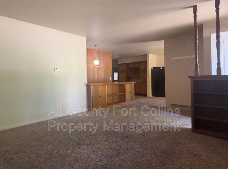 1401 Skyline Dr - Photo 2 of 9